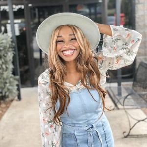 Meet your Posher, Brianna